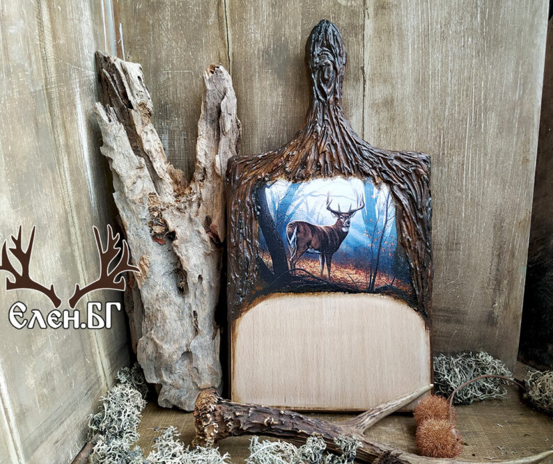 Дървена кухненска дъска с елен
