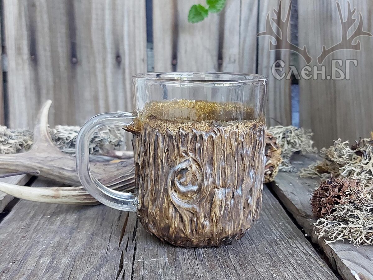 Ръчно изработена чаша за кафе или чай на ловна тематика - идеален подарък за ловец или рибар.